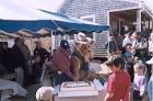 Children watch the mascot cuts - via Daymix