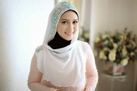 Tips Memilih Warna Jilbab Sesuai dengan Jenis Kulit Anda | Mutiara ...