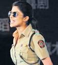 Priyanka Chopra does a Rizwan Khan and Chulbul Pandey at the Zee Cine Awards - pc1