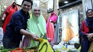 Foto-foto Aktris Oki Setiana Dewi Buka Butik Busana Muslim di ...
