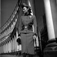 http://2.bp.blogspot.com/-ytw6jzkK2VY/TmYmjKC6rXI/AAAAAAAABUs/uAr50qwNjMs/s400/Lee_Miller_June_1940_-_Medium_Price_Fashion%25252C_London.jpg