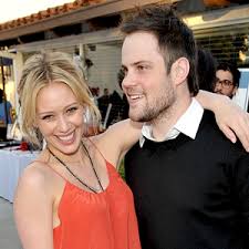 Hilary Duff, Michael Comrie Dr. Billy Ingram/WireImage.com. Here\u0026#39;s hoping she assimilates better than Sienna Miller. Which, granted, is a pretty low ... - 300.duff.comrie.lc.050410