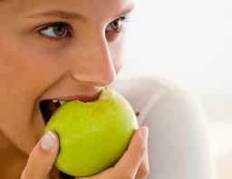 ¿Es bueno comer la fruta antes de la comida?