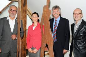 stehen in der Kirchzartener Kanzlei von Wolfgang Fugmann, Katharina Schutzbach und Axel Schutzbach (v.l.). Foto: Gerhard Lück