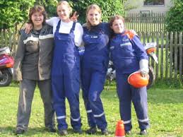 Anna Himsl, Veronika Jäschok, Ramona Lischka und Manuela Loder legten am 16.06.2005 die Jugendleistungsspange mit einem hervorragenden Ergebnis ab.