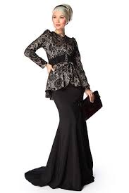 Aplikasi Brokat pada Model Baju Pesta Muslim Remaja Modis