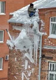 Сосульки отправили в больницу 49 горожан