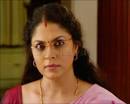 Mother/ Wife : Vanaja Menon, professor. Daughter : Amala - Kumkumapoo-Serial