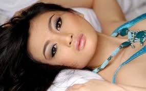 Artis Debby Ayu