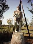 File:Estatua Cacique Leoncito. - via Daymix