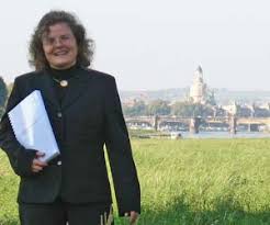 Mit preisgekrönter Diplomarbeit unter dem Arm steigt Anette Leopold nun in Dresden weiter auf der Karriereleiter. Foto: privat - 1159275919