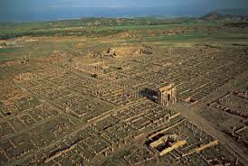  المدينة الرومانية القديمة بالجزائر (تيمقاد) Images?q=tbn:ANd9GcR56qL3V20a6G2P7Gs7xiPfm26Nhg31MAtb0IsNiZ2-eQld7B5H