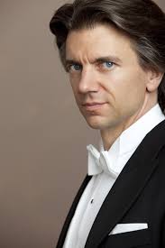 Jens Troester ist seit der Spielzeit 2011/12 Kommissarischer Generalmusikdirektor von Theater und Philharmonie Thüringen. Die erste musikalische Ausbildung ... - IMG_7544-682x1024