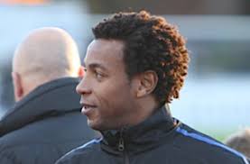 Den 32-årige kenyanske angriber Emmanuel Ake er tilbage i dansk fodbold. Han skal fremover tørne ud for DS-klubben FC Djursland. - art97944