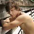 http://images2.fanpop.com/image/photos/9000000/Zach-Roerig-zach-roerig-9077994-350-346.jpg