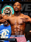 Maidana-Mayweather fight goes on despite glove difference