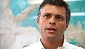 El dirigente nacional de Voluntad Popular, Leopoldo López, pidió a través de Twitter que los manifestantes se mantengan en Chacaíto, donde realizan una ... - LL-Encuentro-prensa-intarnacional-168