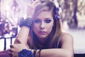 صور avril lavigne ^_* Images?q=tbn:ANd9GcRFD9JzC6BE0Eytnnd5zkU4x12yIrKXm3lQy4orfLqFanLVGdxE