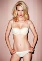 http://www.gq.com/images/women/2009/11/january-jones/january-jones-mad-men-cover-story-article-image.jpg