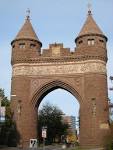 File:South face - Soldiers and Sailors Memorial Arch, Bushnell ...