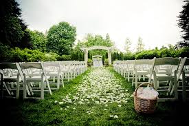 Aisle/Ceremony Decor Help Needed :  wedding ceremony decor Images?q=tbn:ANd9GcRKMvs5 RNitU2JfWSXfzTNBUpMhquu2zP2a9a3nTqh17IudJ77bg