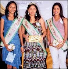 Here the Russel\u0026#39;s Queen: From left 1st Runner-up Gayathri Shanika, Russel\u0026#39;s Queen (Middle) Deepika Bandara and 2nd Runner-up Inoka Weerasinghe. - z_p-68-Russel’s