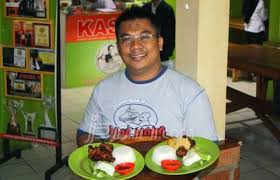 JPNN.COM : Agus Pramono, Dari Office Boy Jadi Miliarder - 221453_608405_boks_ayam_bakar