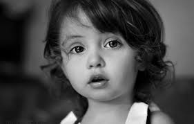 دخترک چسب فروش