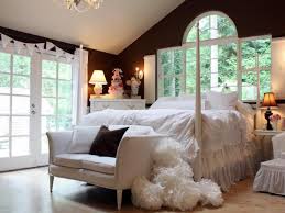 Bedroom Design on a Budget - Low-Cost Bedroom Decorating Ideas ...