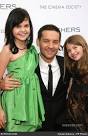 http://beingz.files.wordpress.com/2010/03/bailee-madison-tobey-maguire-and-taylor-geare-leivh4.jpg