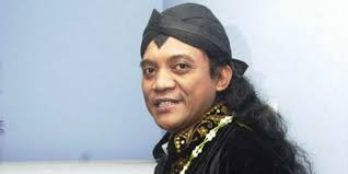 Penyanyi Didi Kempot menganjurkan pemerintah agar segera mematenkan budaya asli Indonesia, dengan harapan tidak akan diakui oleh negara lain. - didi-kempot-minta-pemerintah-patenkan-budaya-indonesia