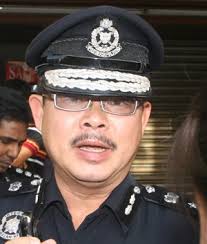 (BERNAMA) – Pasangan Alvin Tan dan Vivian Lee akan hadir di Ibu Pejabat Polis Bukit Aman dalam masa terdekat bagi membantu siasatan polis berhubung gambar ... - FW157082_KL15_241110_ROMPAKAN