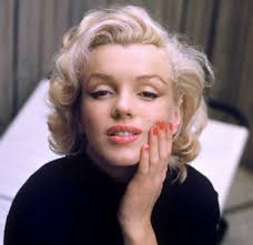 ... entrare Marilyn nel mito. Lascio agli altri la convinzione di essere i migliori... per me tengo la certezza che nella vita si può sempre migliorare. - Marilyn%2520Monrore