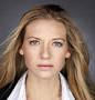 Die Newcomerin Anna Torv spielt die zentrale Rolle der Serie, ...