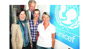 Weltweites Engagement für Kinder: Dörte Wehner (von links), Hennig Scherf, Isabelle Fincke und Helga Hildebrandt von der Unicef Bremen Bild: Ilka Langkowski