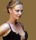 Y Charlize Theron como elena :