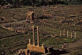  المدينة الرومانية القديمة بالجزائر (تيمقاد) Images?q=tbn:ANd9GcRY9ItQII_socdKXjQbkrQifKKGRZdxEiATSikhSaWwy0aPG9fh