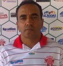 Natural do Rio de Janeiro, Edson Ferreira da Silva, 53 anos, é ex-jogador. Nesta profissão ele foi campeão estadual pelo Botafogo-RJ, Fortaleza, Santa Cruz, ... - 0002047994045_img