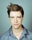 Paul Banks - images?q=tbn:ANd9GcR_zaLqcJGVCCQPPS_anHXwHbt-BGB-65AH2KEo1vVAqLrTnLxdMlIFnecg