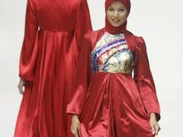 Fashion Show Busana Muslim - ANNEAHIRA.COM