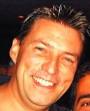 Namen: Robert John Gallagher - MV5BMTk1ODkyNTkyNl5BMl5BanBnXkFtZTcwOTM3OTAwNw@@._V1._SX205_SY253_