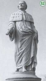 Opera dello scultore marosticano Bartolomeo Ferrari, la statua fu eretta nel 1821. - 32Cesarotti