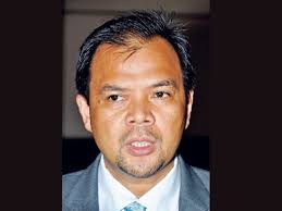 Johan Abdul Aziz. &lt; 1 / &gt;. SHAH ALAM – Umno Selangor menyelar kenyataan Pengarang mingguan Katolik, Herald, Father Lawrence Andrew yang didakwa bersikap ... - image
