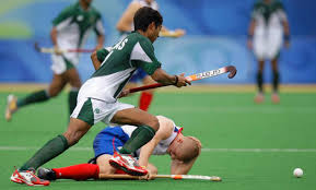Great Britain\u0026#39;s hockey player Ashley Jackson clasps his head in pain as Pakistan\u0026#39;s Syed Abbas Haider Bilgrami skips away Rick Rycroft/AP - GD8328896@Pakistan's-Syed-Abbas-7350