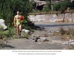 Movie Photos: Borat, resplendent in green unitard, prepares to ...