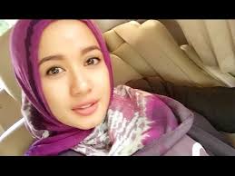 7 Artis Cantik Memakai Hijab - YouTube