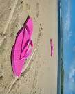 Pink flip-flops - via Daymix