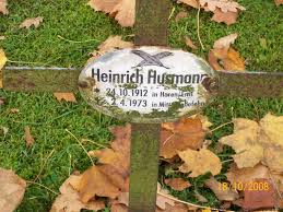 Grabstein von Heinrich Husmann (24.10.1912-02.04.1973), Friedhof Mittegrossefehn. Häufige Nachnamen auf diesem Friedhof: