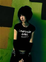 Emo Hairstyles for Girls with Short Hair-16