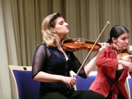 Temperamentvoll: Julia-Maria Kretz und Kristina Altunjan ( Violine ...